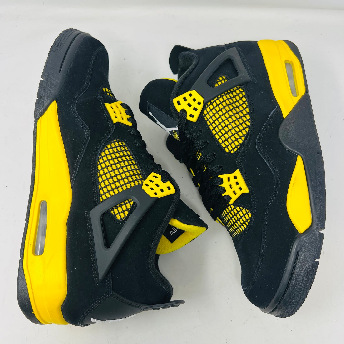 Jordan 4 Retro Thunder (2023)