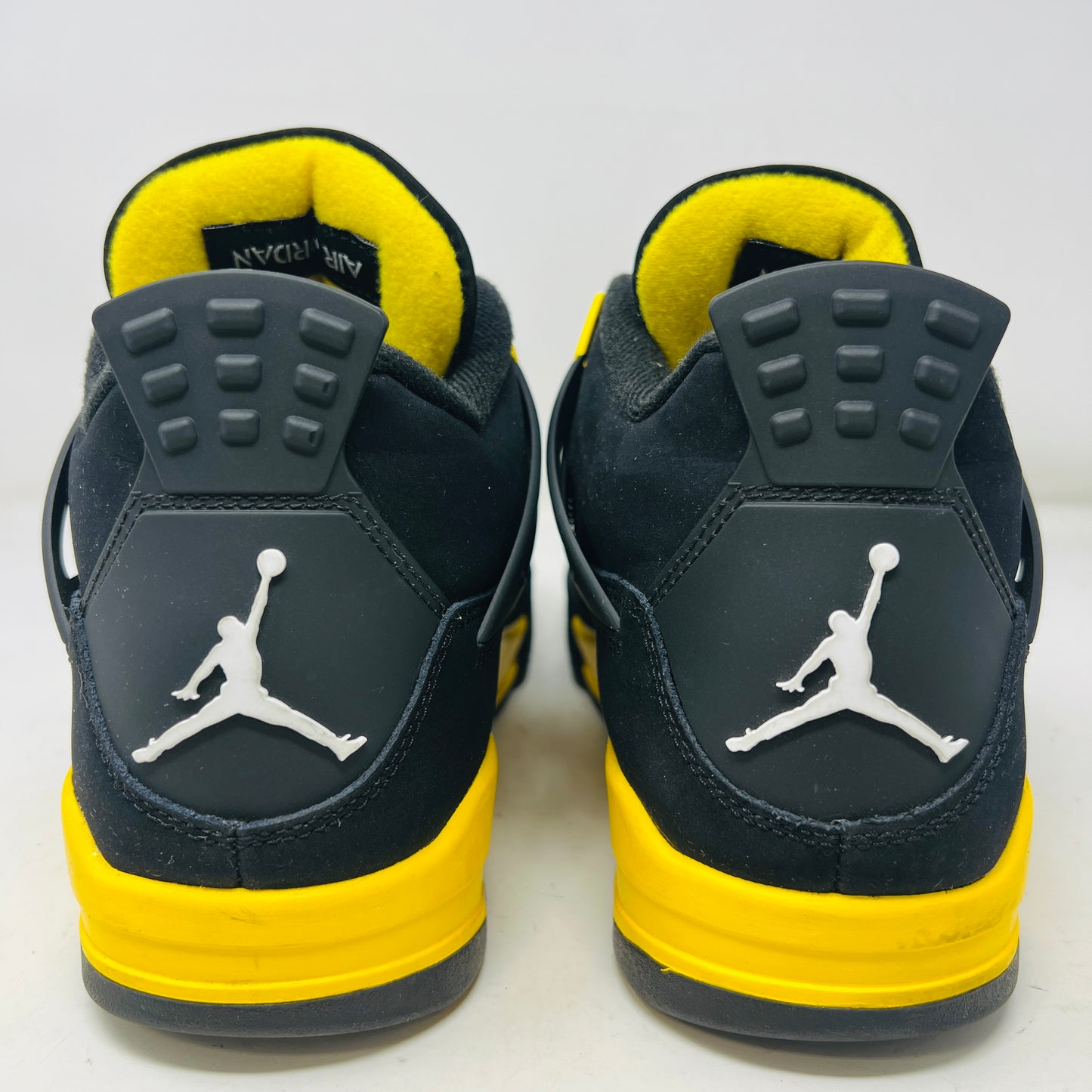 Jordan 4 Retro Thunder (2023)