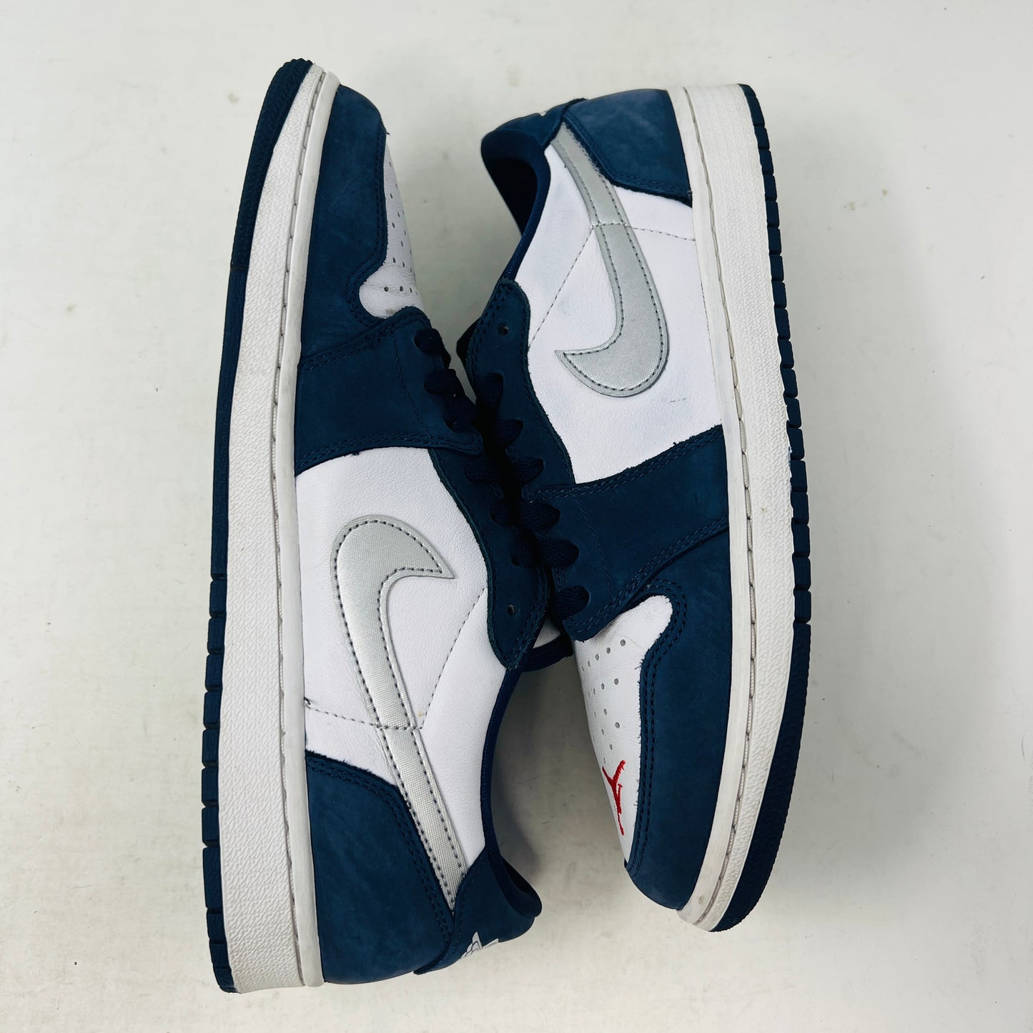 Jordan 1 Low SB Midnight Navy