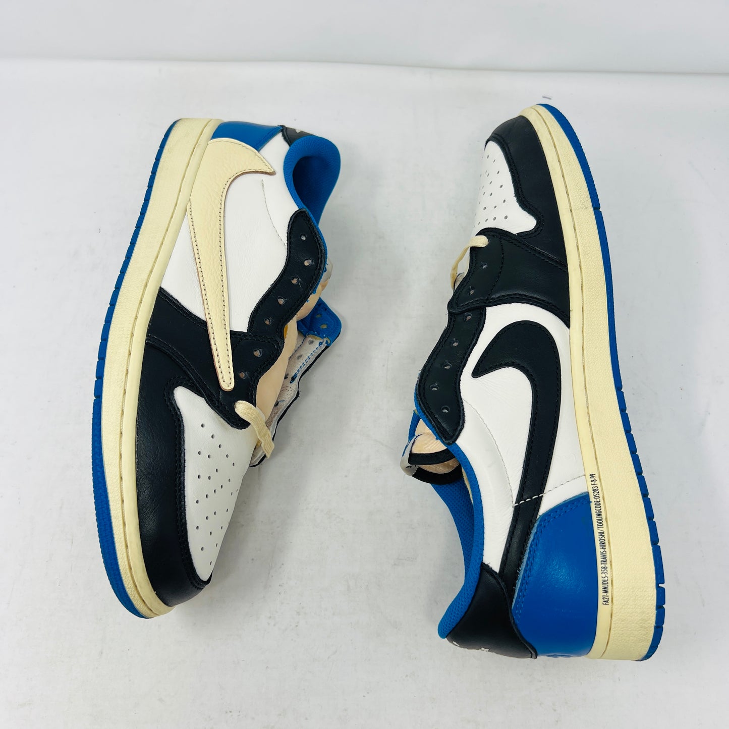 Jordan 1 Retro Low OG SP Fragment x Travis Scott