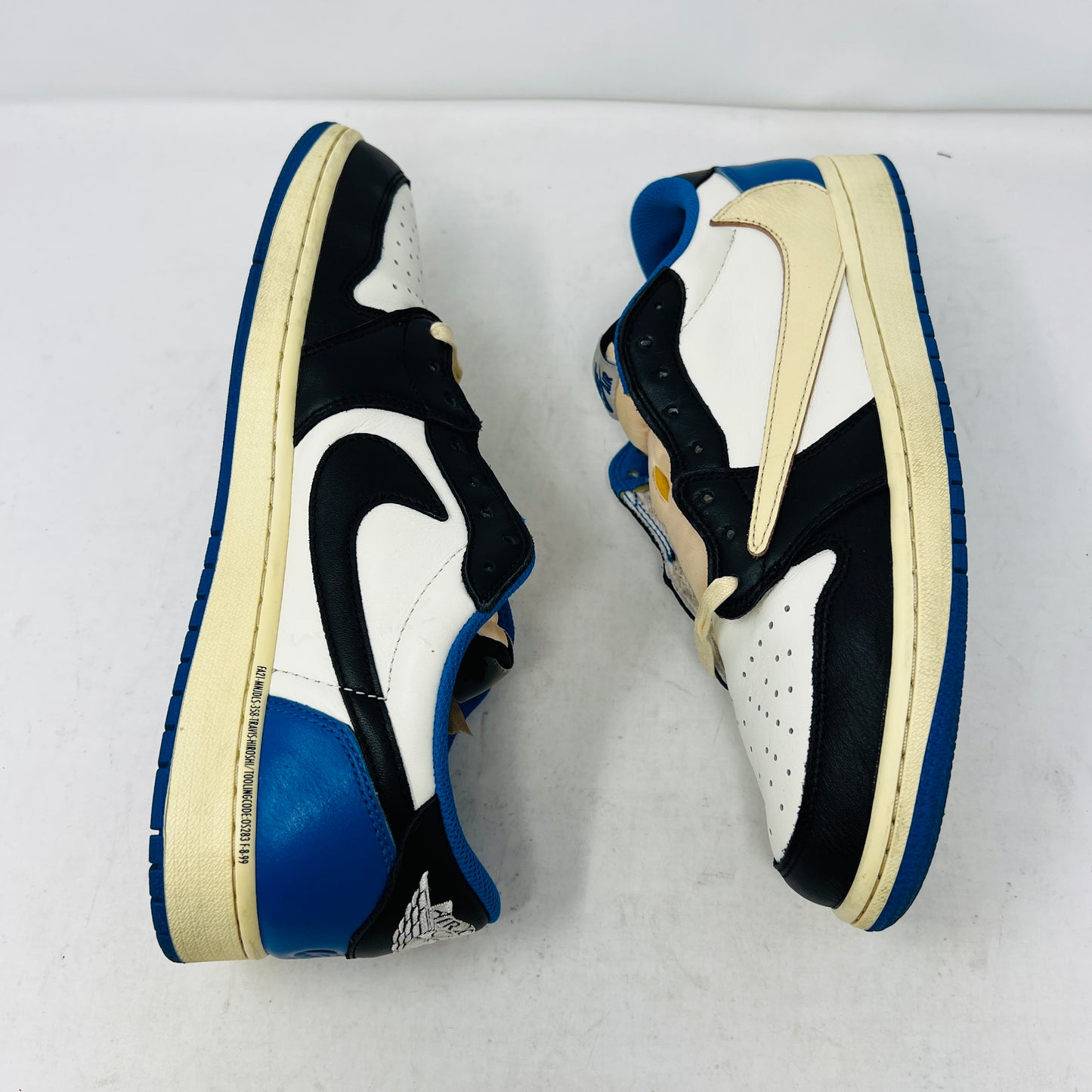 Jordan 1 Retro Low OG SP Fragment x Travis Scott