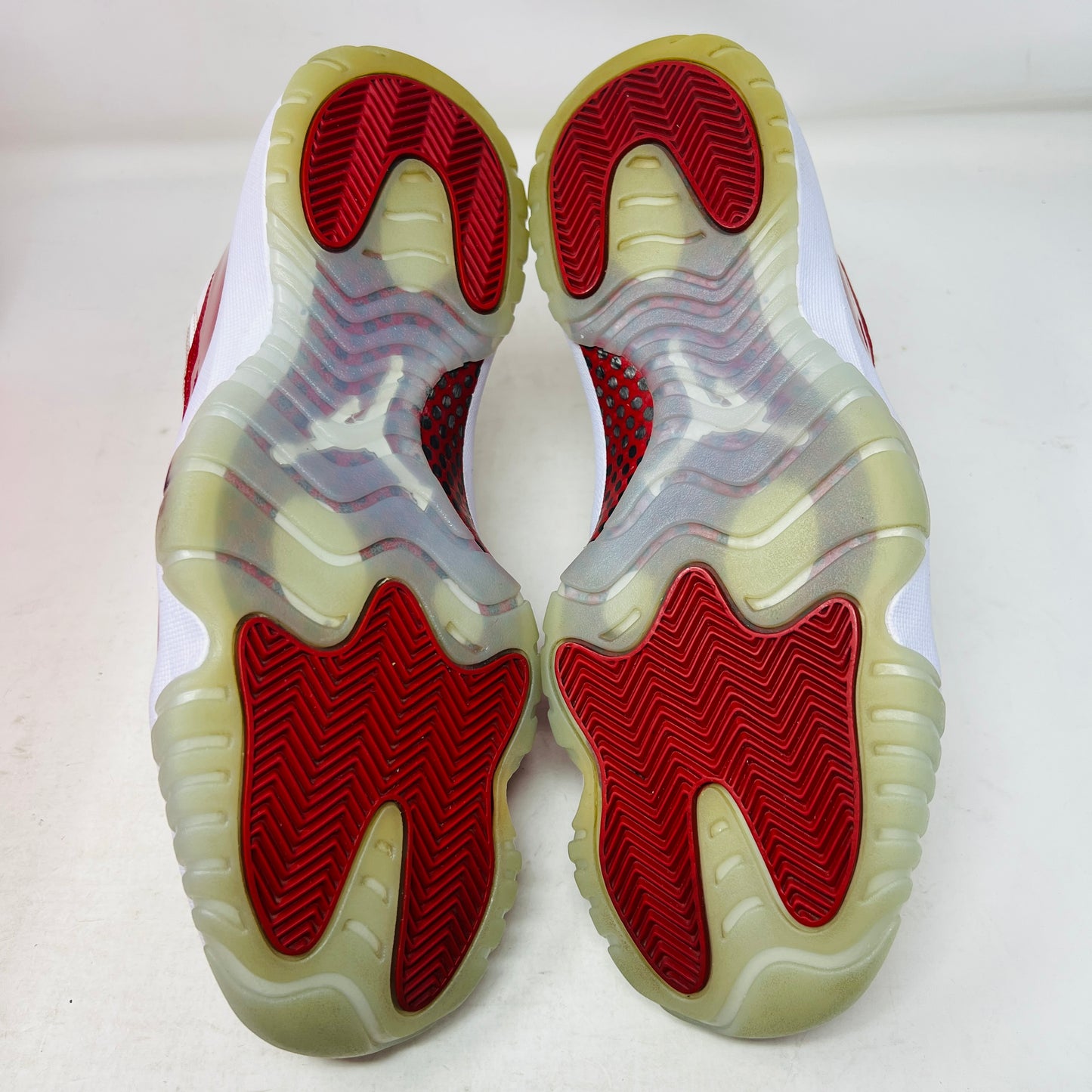 Jordan 11 Retro Cherry (2022)