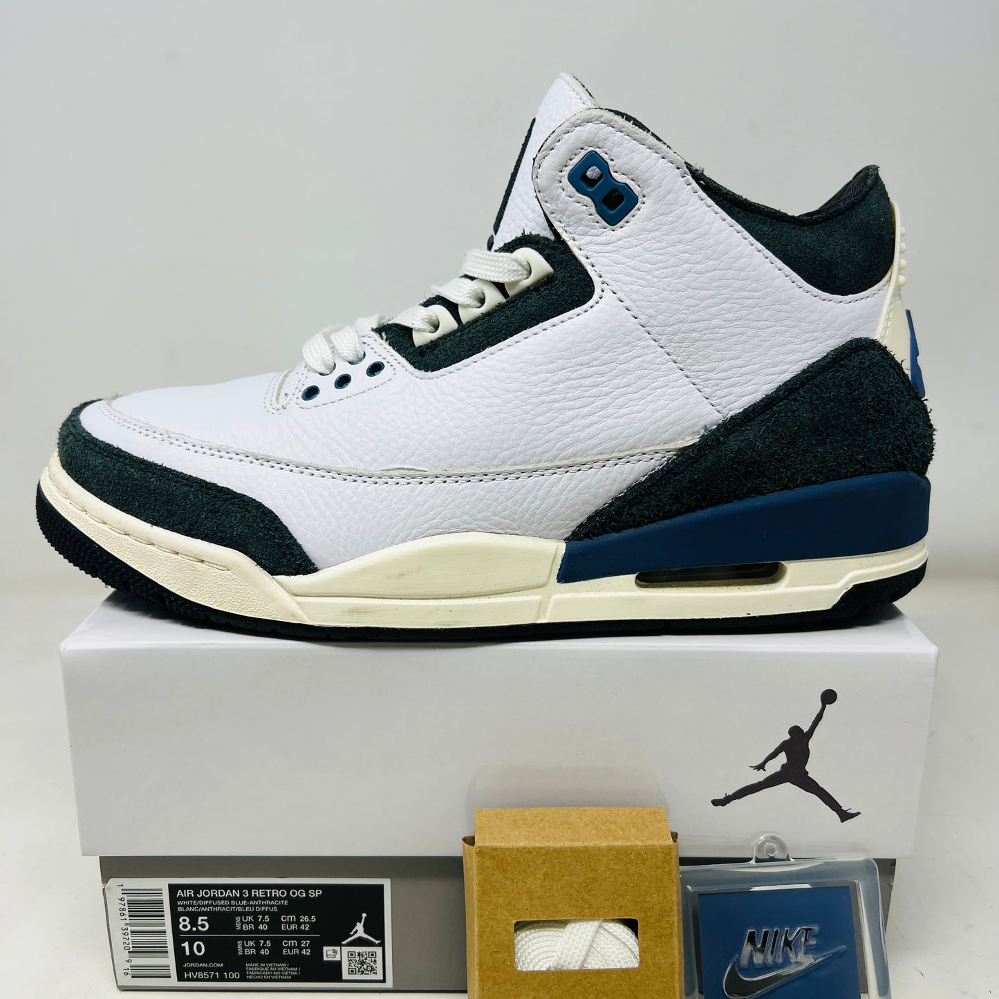 Jordan 3 Retro OG SP A Ma Maniére Diffused Blue
