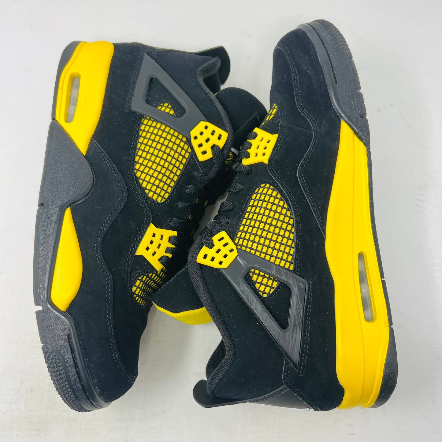 Jordan 4 Retro Thunder (2023)