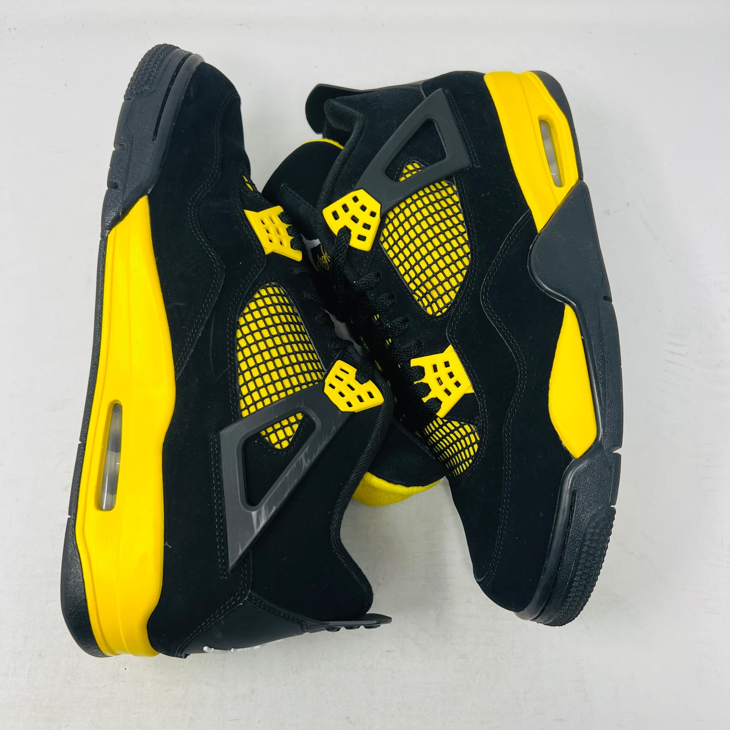 Jordan 4 Retro Thunder (2023)