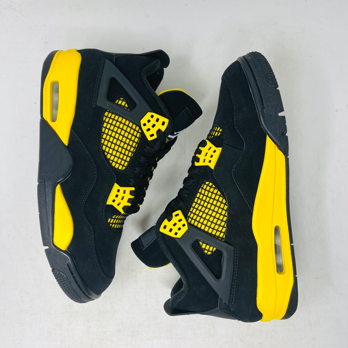Jordan 4 Retro Thunder (2023)