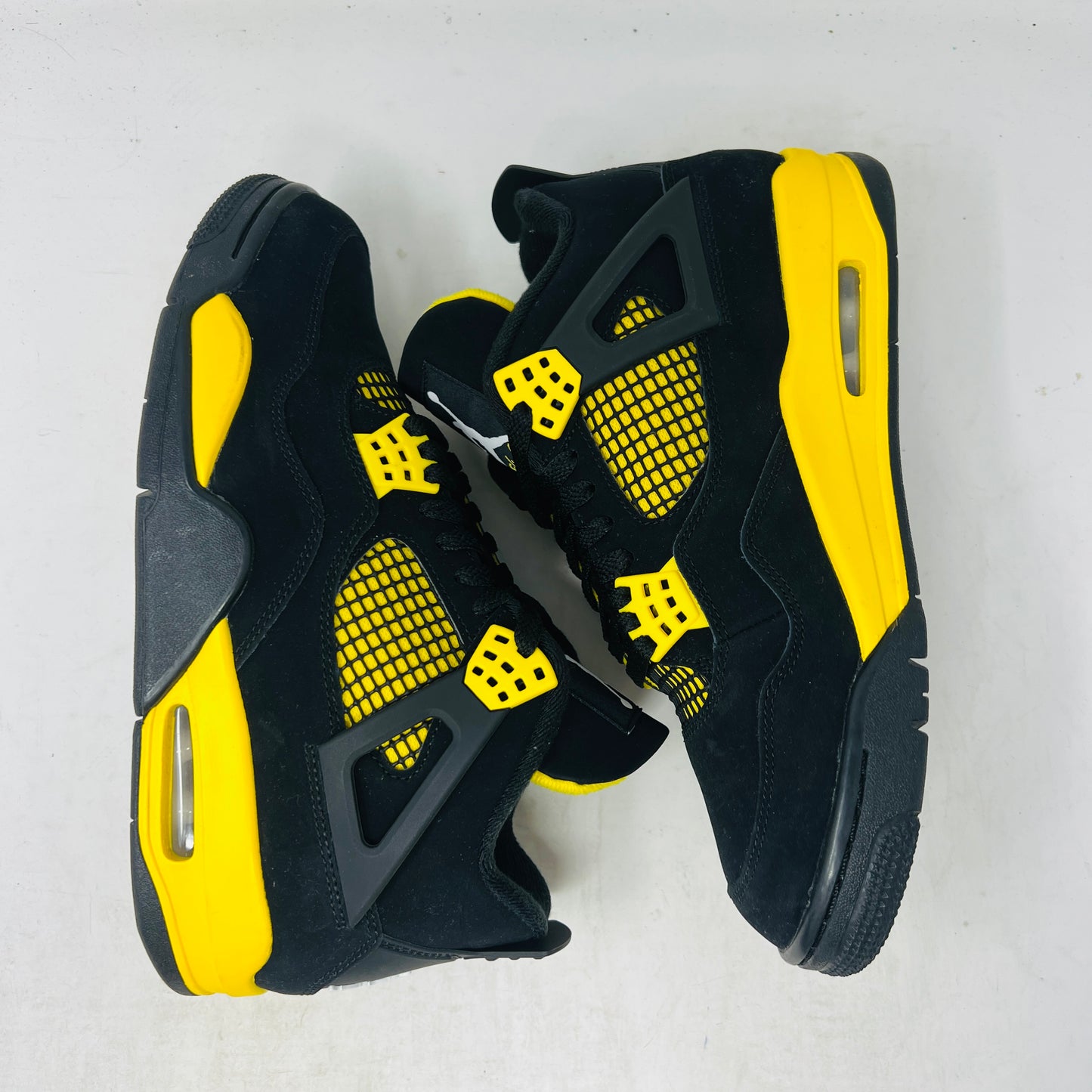 Jordan 4 Retro Thunder (2023)