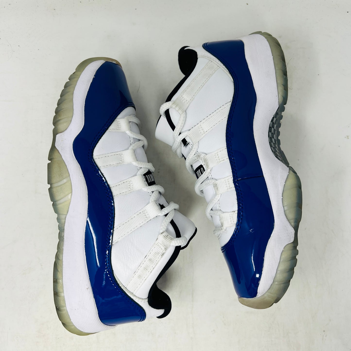 Jordan 11 Retro Low White Concord (Women's)