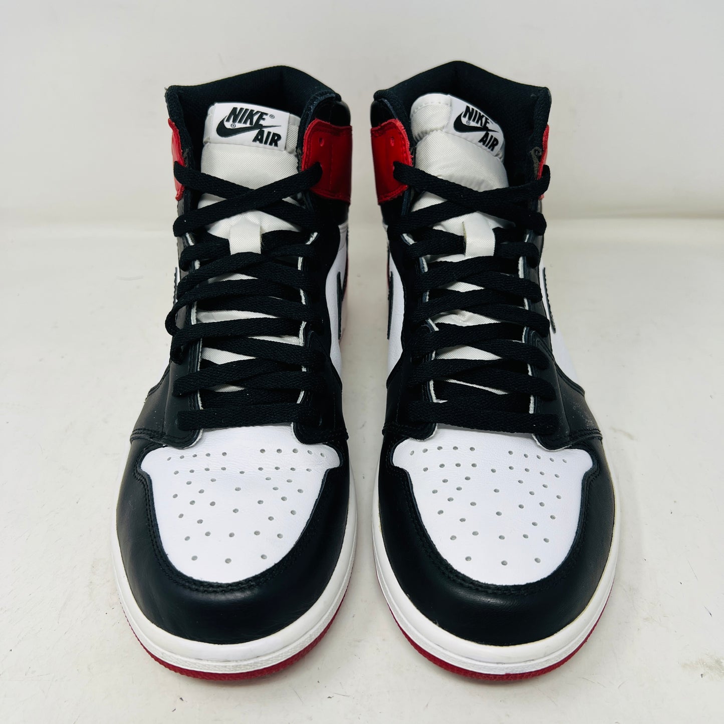 Jordan 1 Retro Black Toe (2016)