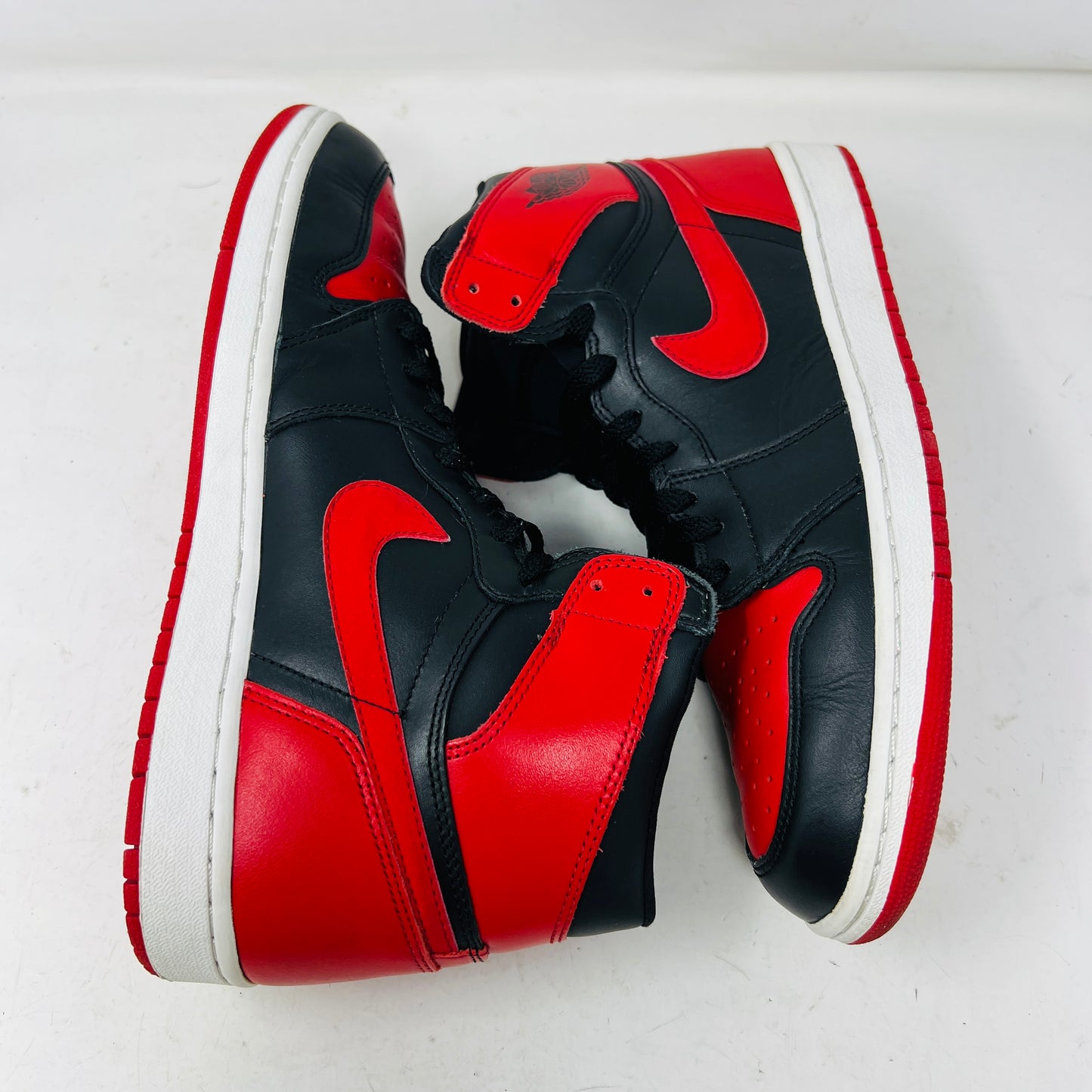 Jordan 1 Retro Bred (2001)