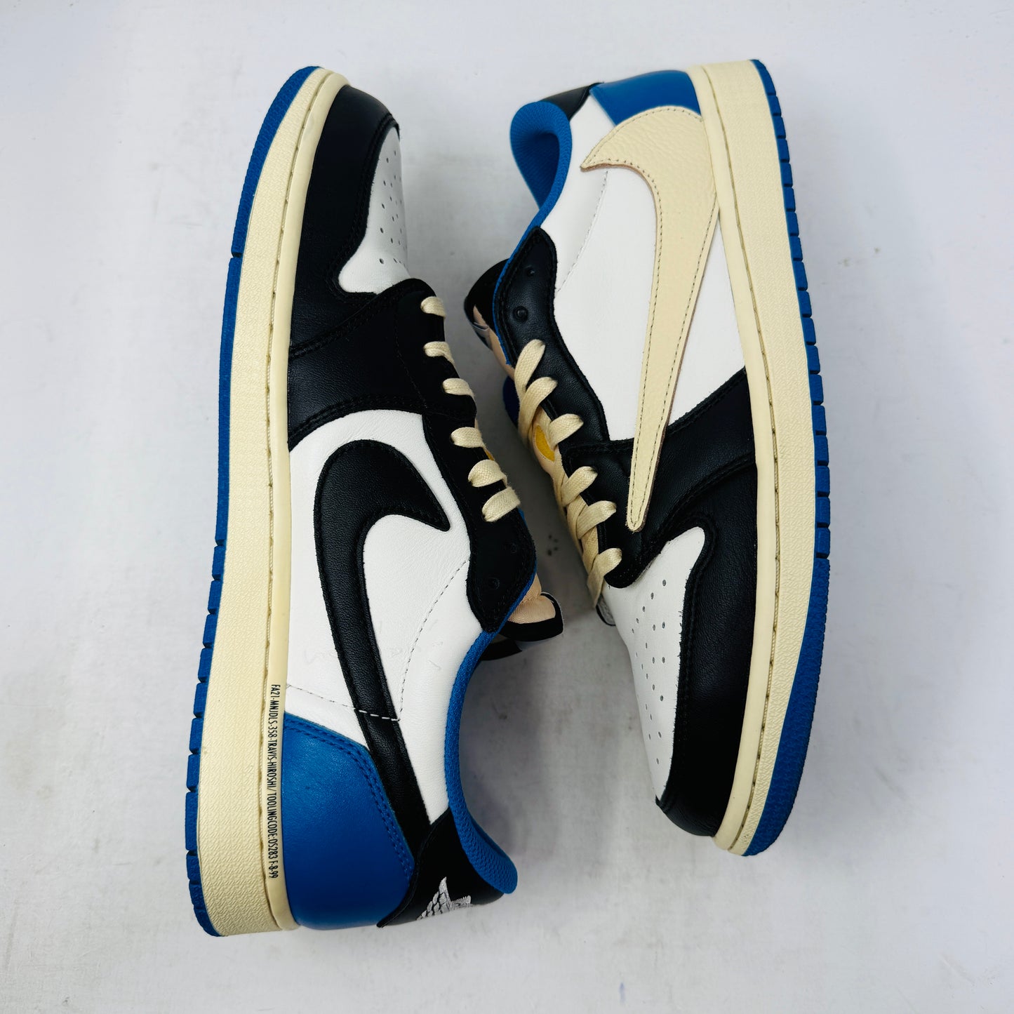 Jordan 1 Retro Low OG SP Fragment x Travis Scott