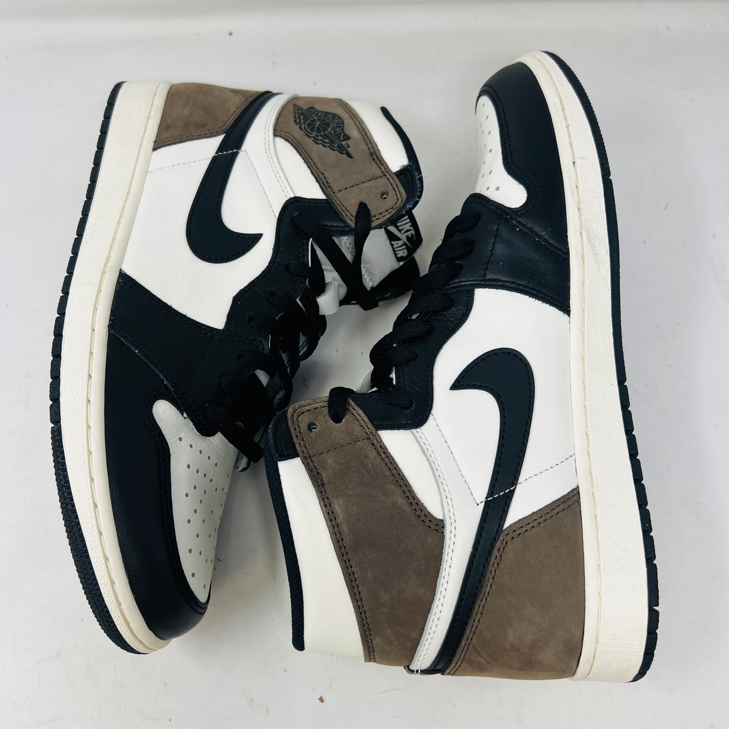Jordan 1 Retro High Dark Mocha
