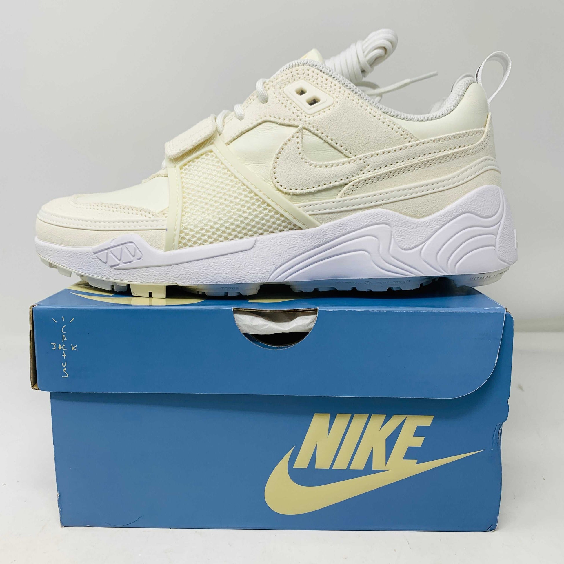 Nike Zoom Field Jaxx SP Travis Scott Sail sneakers, brand new, white laces, year 2024.