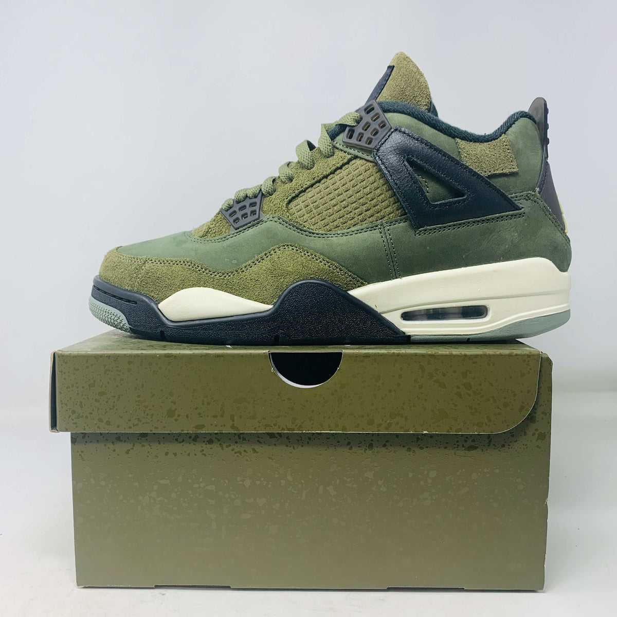 Jordan 4 Retro SE Craft Medium Olive sneaker on box, 2023 release.
