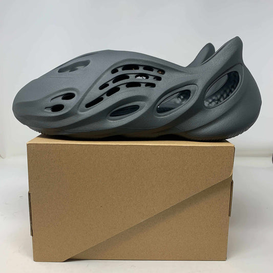 Yeezy Foam Runner Carbon 2023 brand new with good box condition