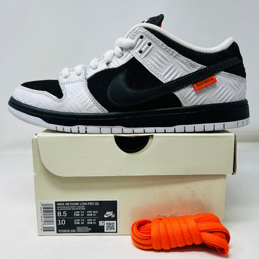 Nike SB Dunk Low TIGHTBOOTH shoes, black and white with orange laces, condition 8.6/10, 2023 model.