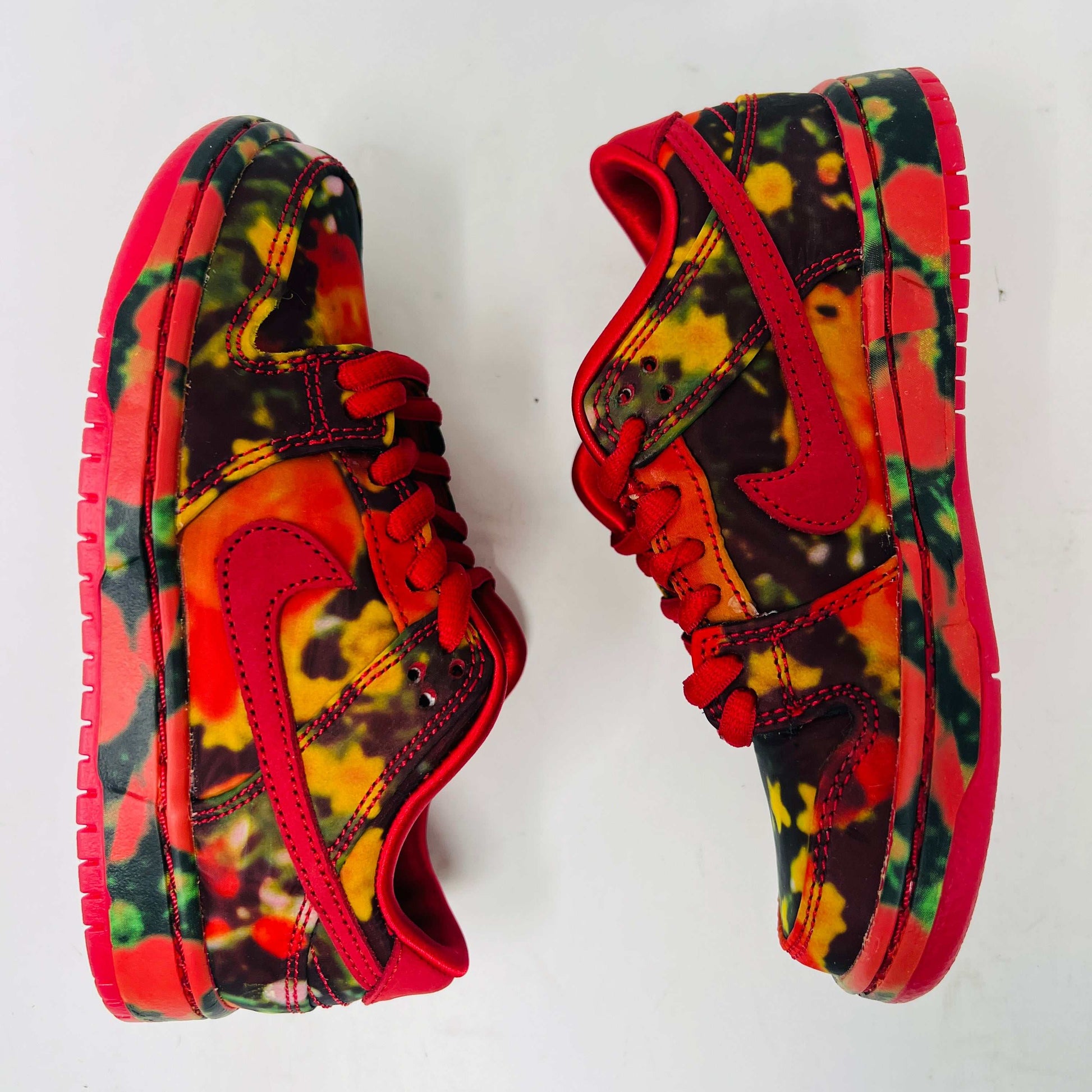 Nike SB Dunk Low The Wizard of Oz Poppy Field sneakers, vibrant red and green colorway, poppy flower graphic, suede and leather upper.