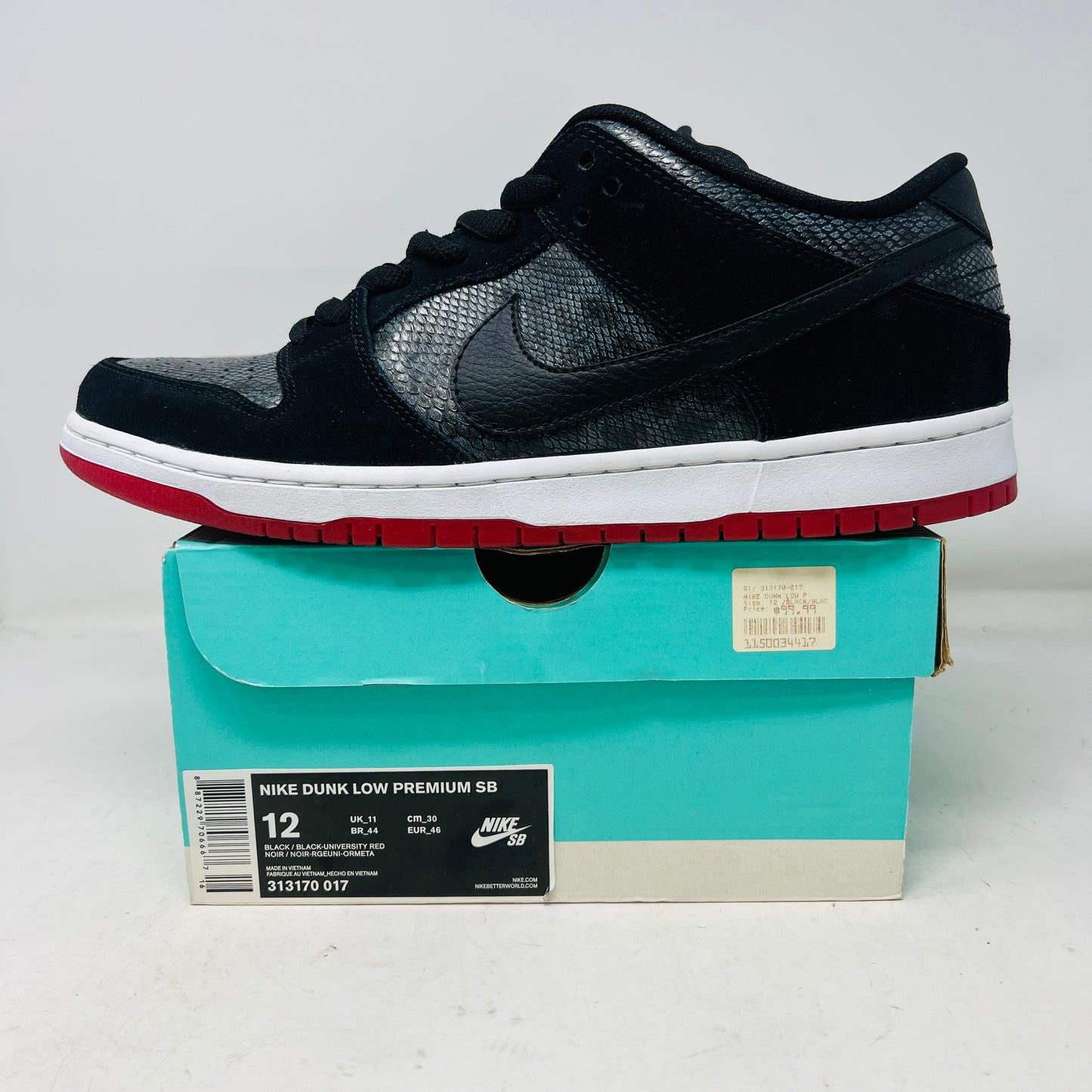 Nike SB Dunk Low Snake Eyes