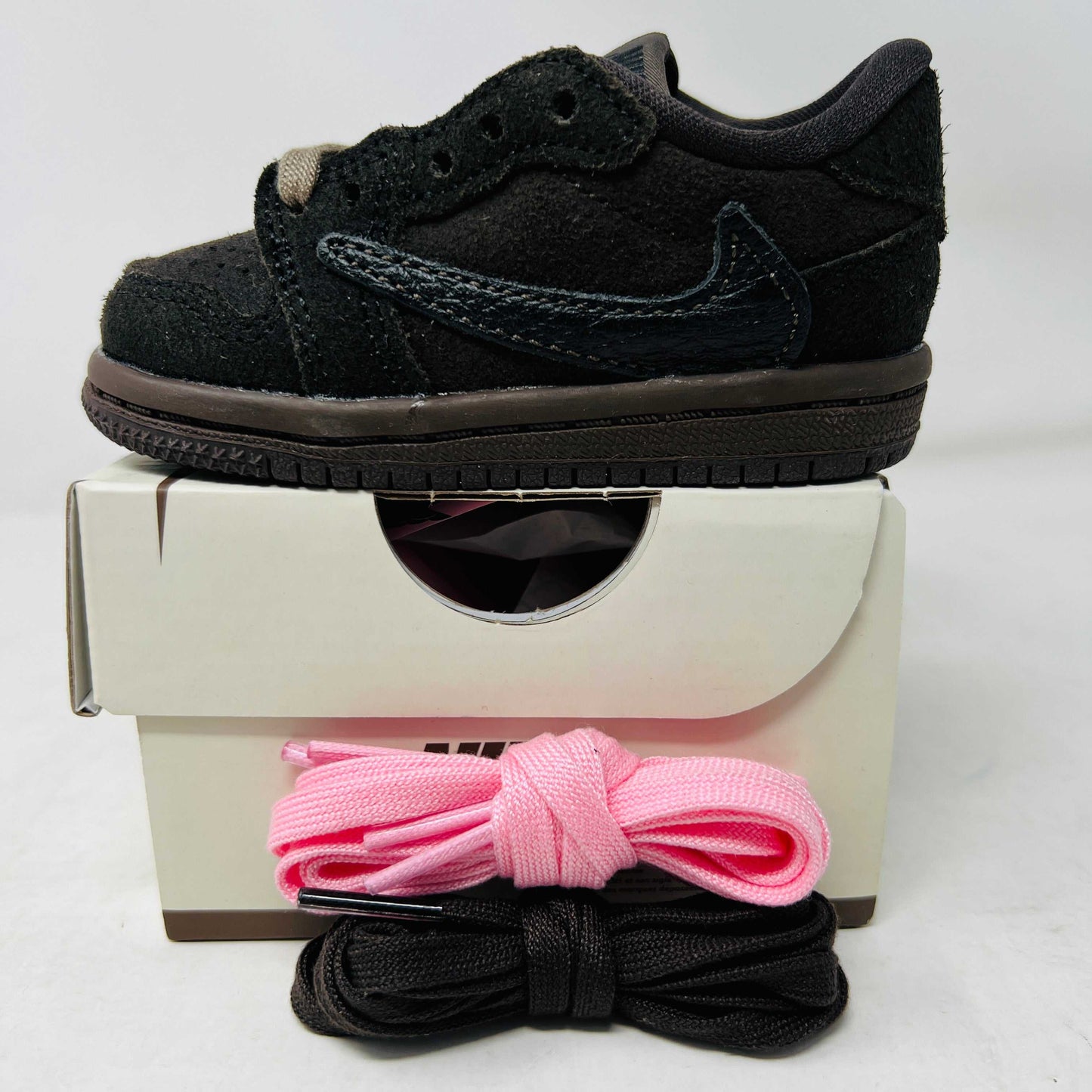 Jordan 1 Retro Low OG Travis Scott Velvet Brown sneakers brand new with extra laces 2024
