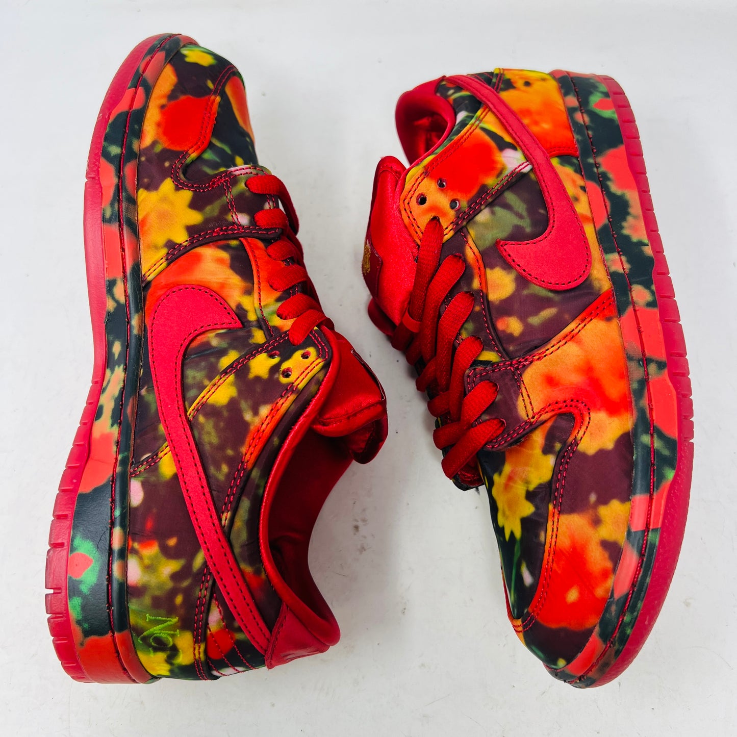 Nike SB Dunk Low The Wizard of Oz Poppy Field