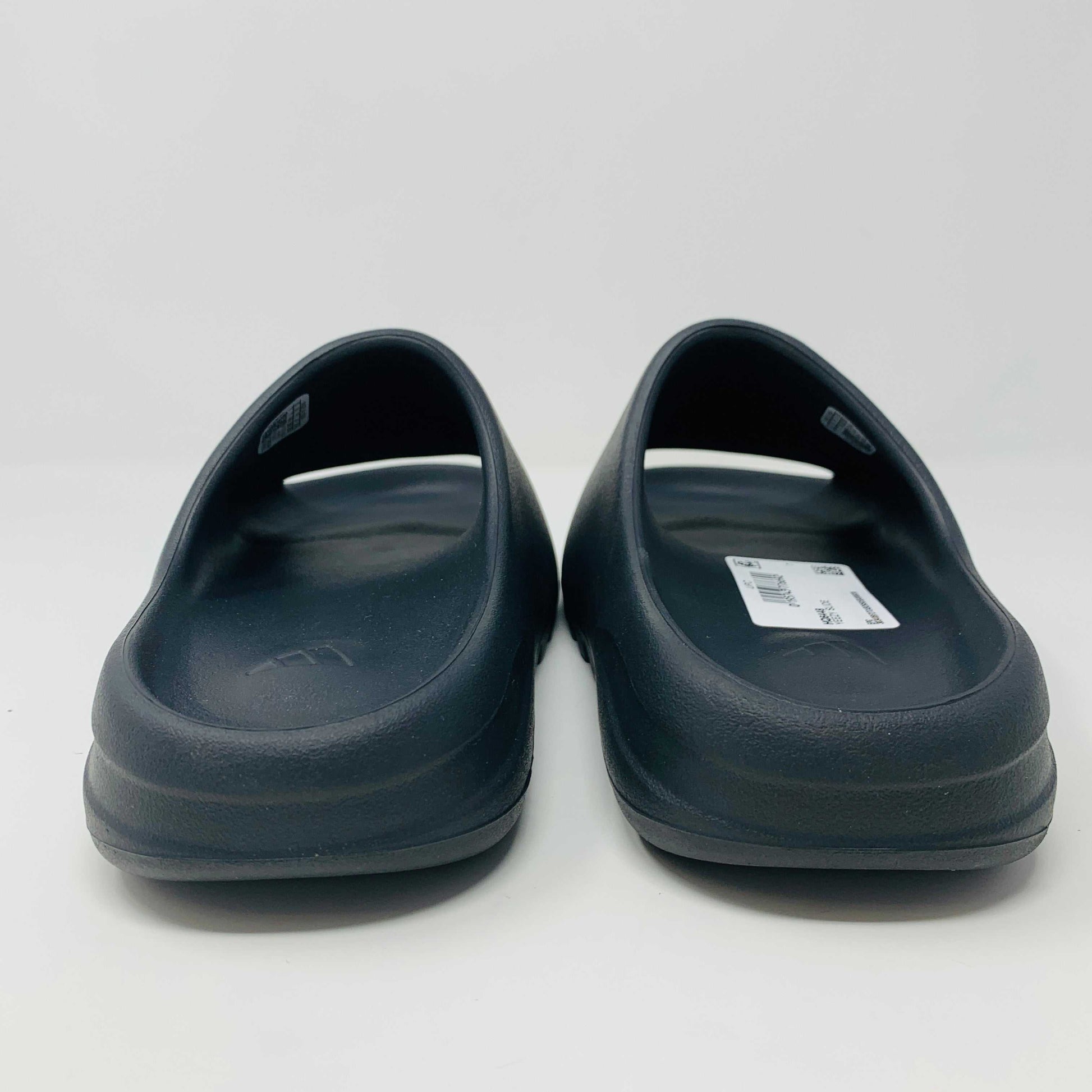 Yeezy Slide Onyx in brand new condition, 2022 release.