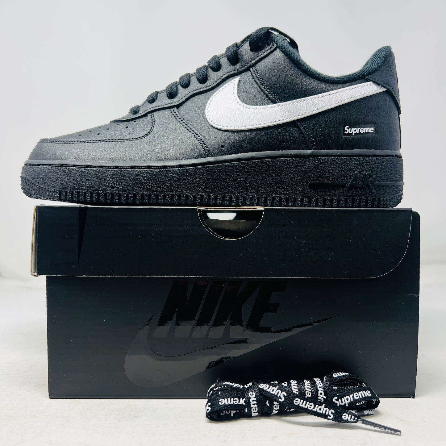 Nike Air Force 1 Low Supreme Black White