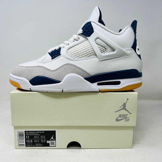 Jordan 4 Retro SB Navy sneaker with white, navy, and grey color on Nike SB box, 2023 model