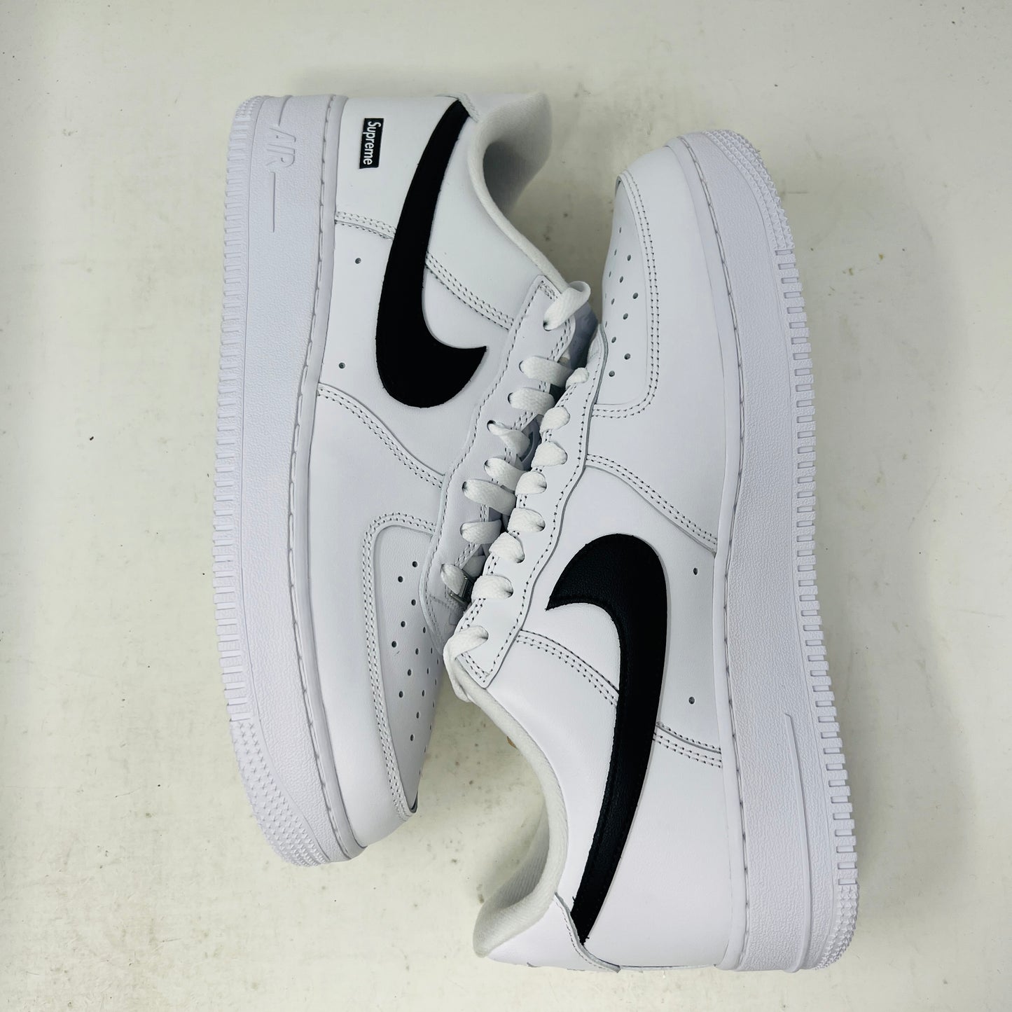Nike Air Force 1 Low Supreme White Black
