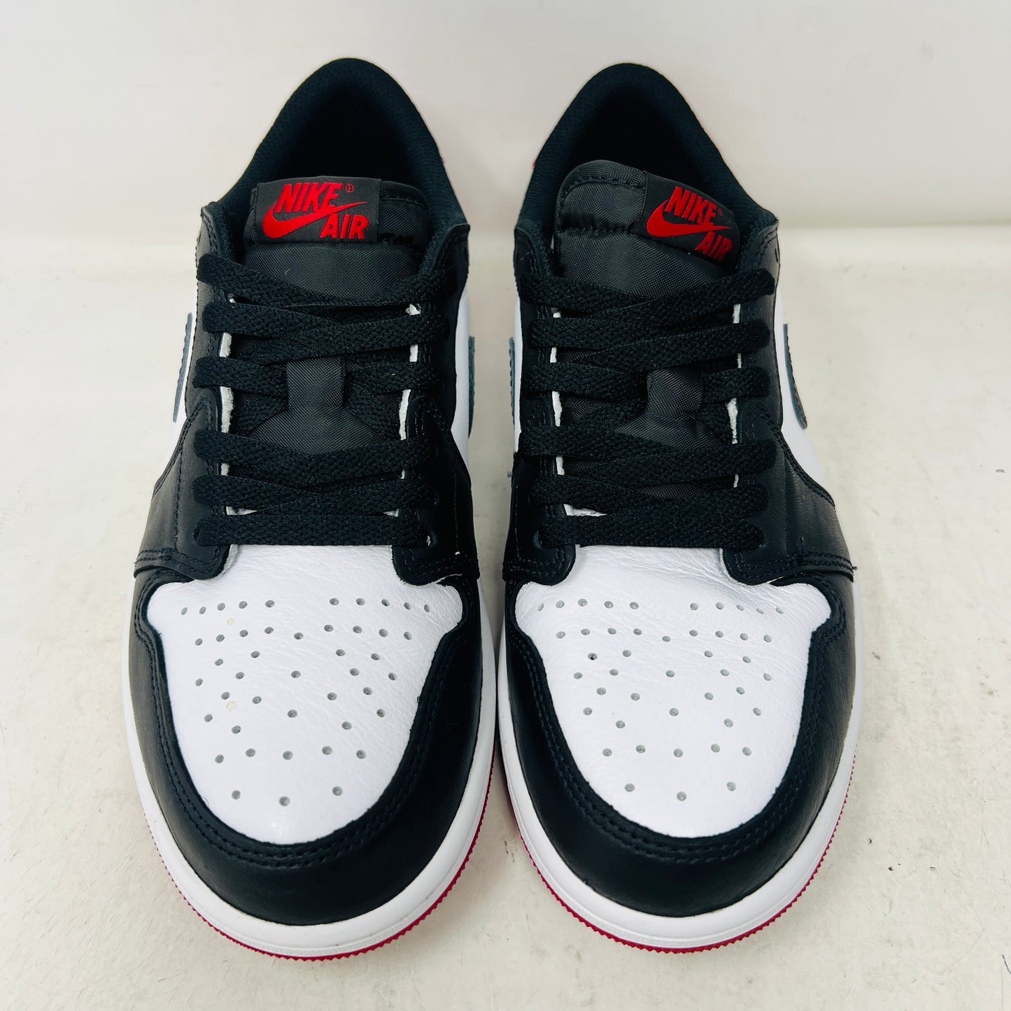 Jordan 1 Retro Low OG Black Toe (2023)