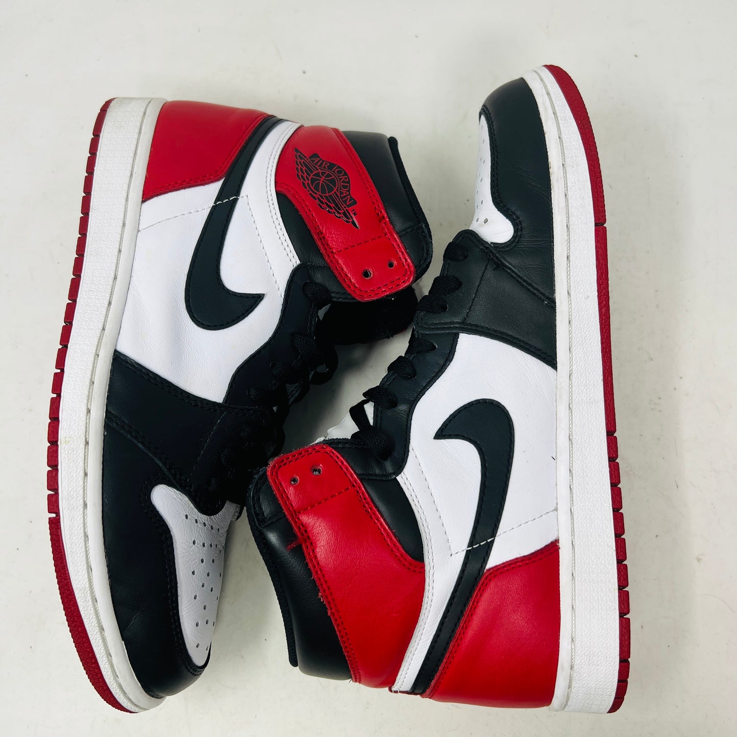 Jordan 1 Retro Black Toe (2016)