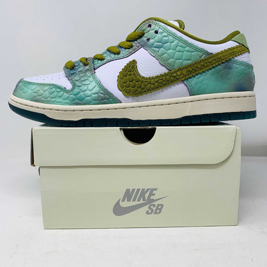 Nike SB Dunk Low Alexis Sablone Chameleon sneakers in green and white with textured design, 2024 model, displayed on box.
