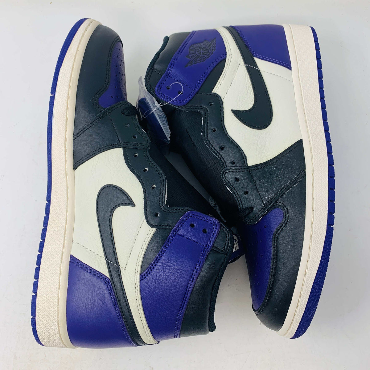 Jordan 1 Court Purple 1.0, brand new, 2018 edition, with original box and accessories.