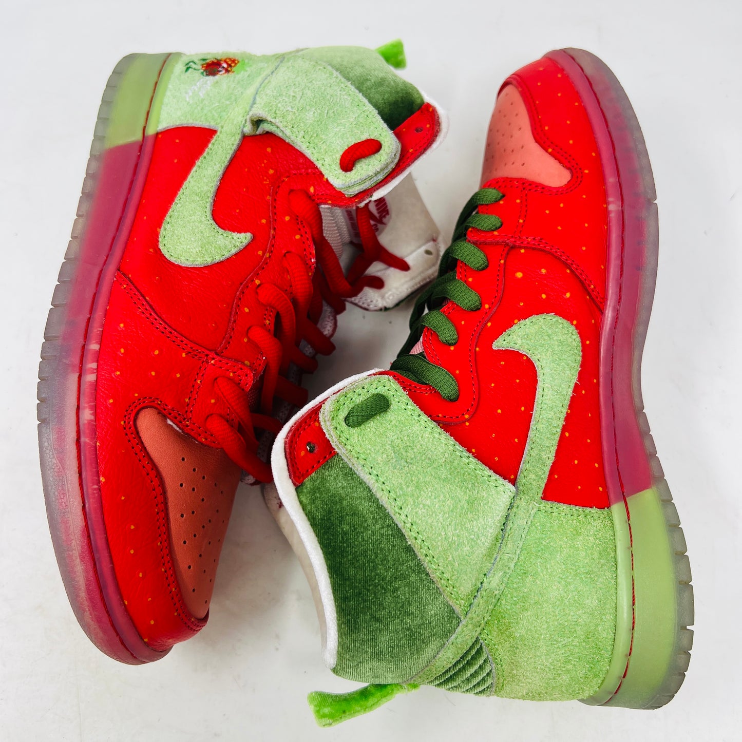 Nike SB Dunk High Strawberry Cough