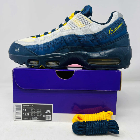 Nike Air Max 95 SB Eric Koston sneaker in obsidian and speed yellow with extra laces on box