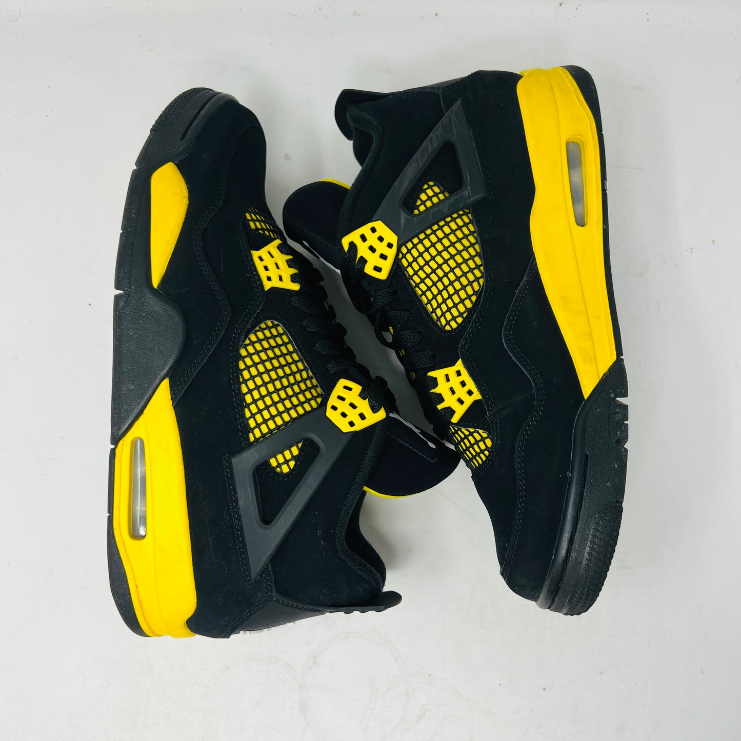 Jordan 4 Retro Thunder (2023)