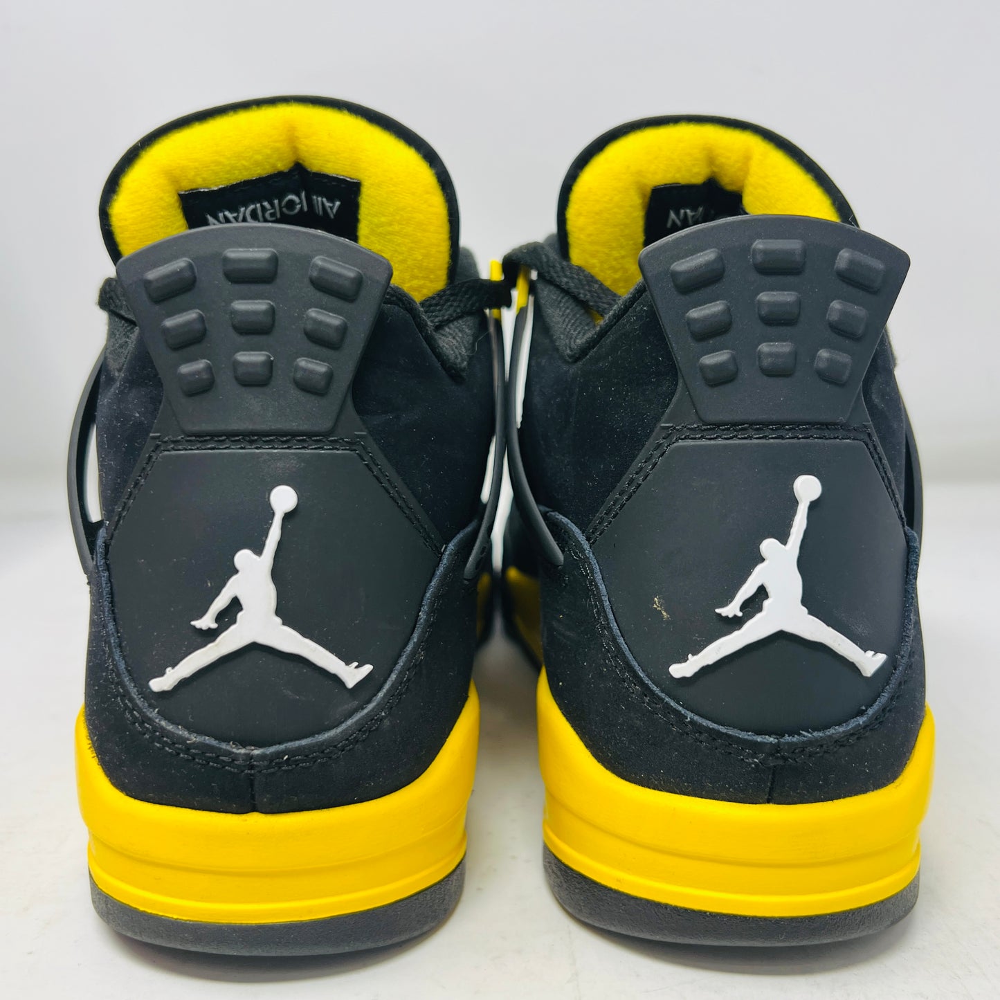 Jordan 4 Retro Thunder (2023)
