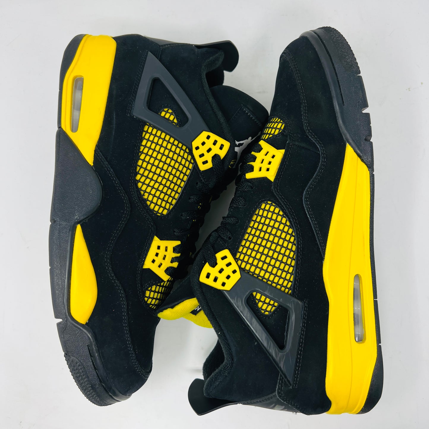 Jordan 4 Retro Thunder (2023)