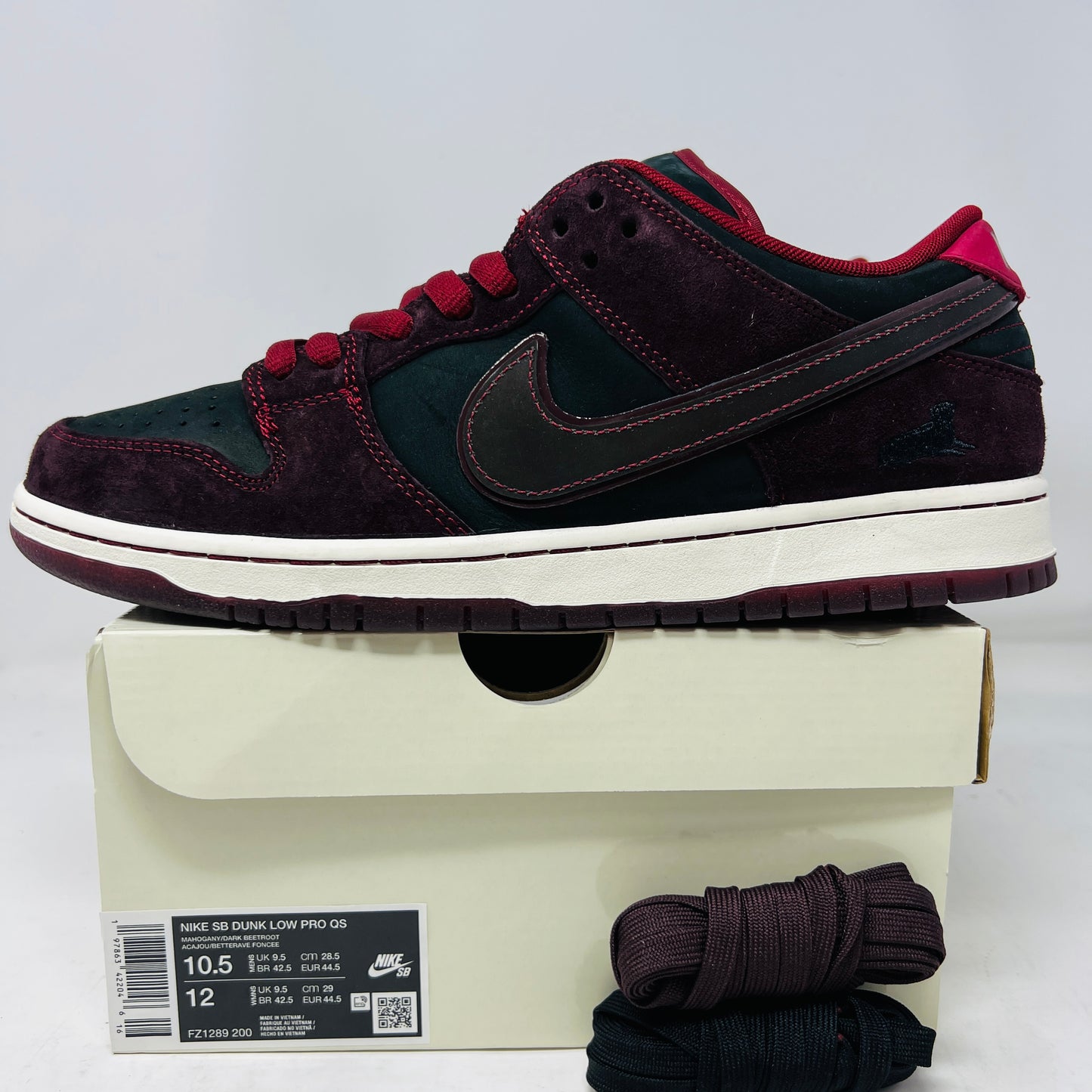 Nike SB Dunk Low Riot Skateshop