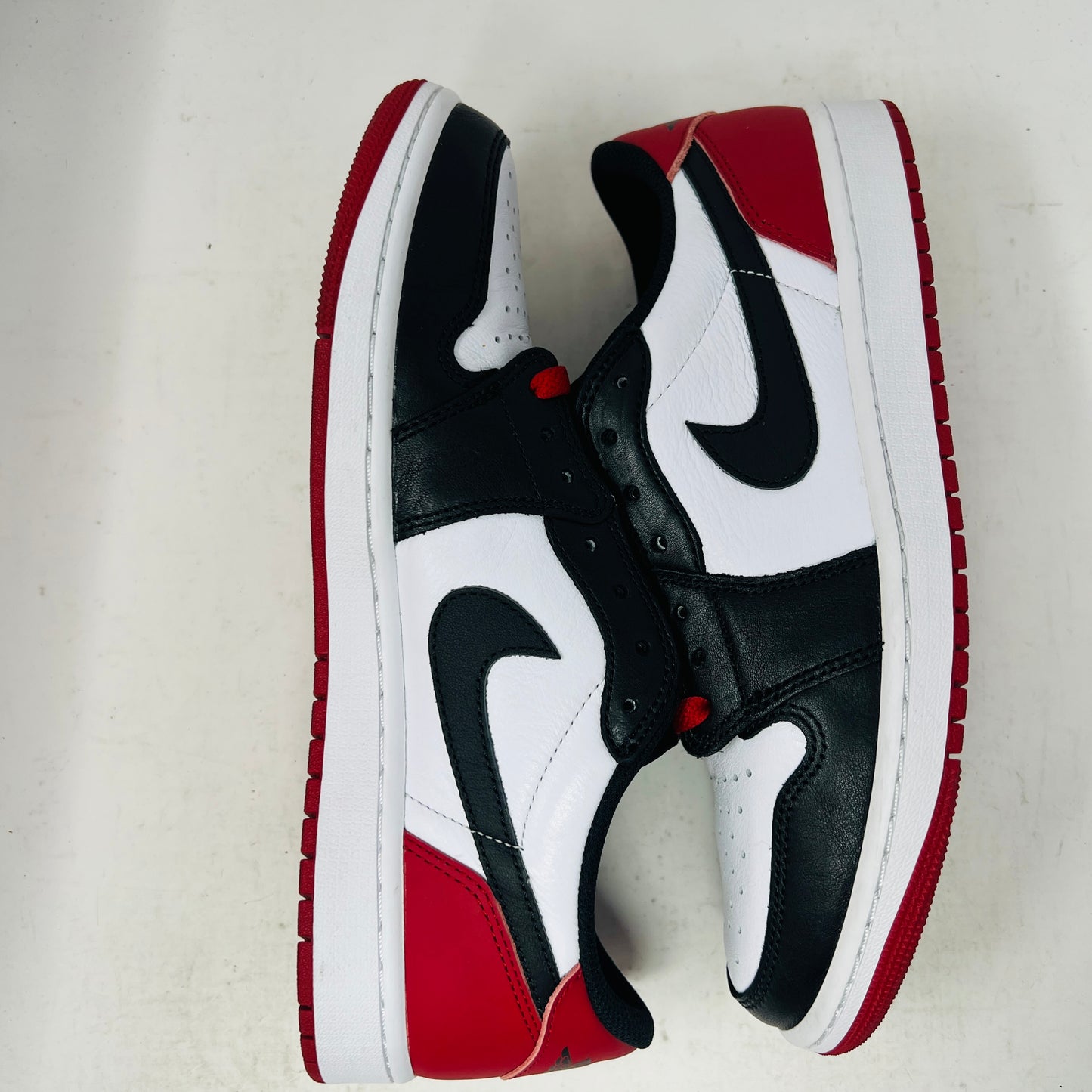 Jordan 1 Retro Low OG Black Toe (2023)