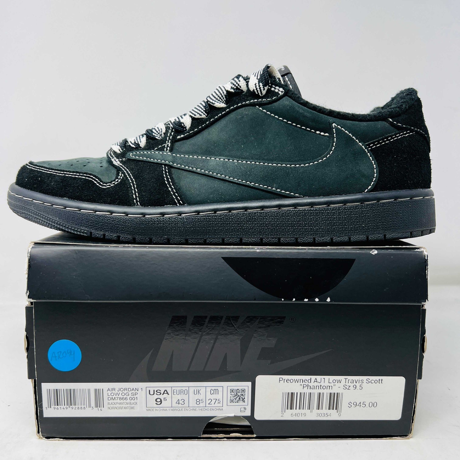 Jordan 1 Retro Low OG SP Travis Scott Black Phantom sneakers with box, size 9.5, includes extra laces and bandanas, preowned condition.