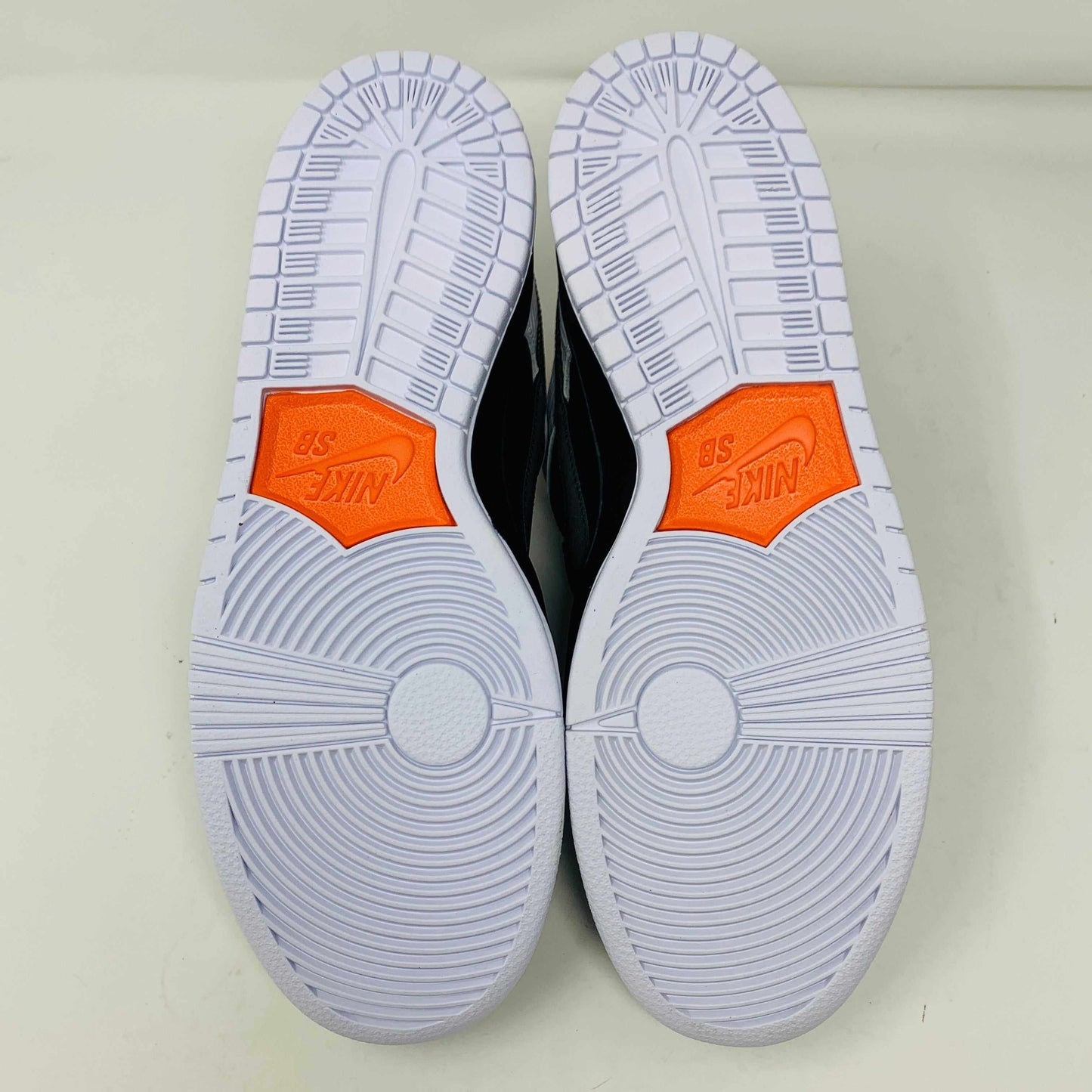 Nike SB Dunk Low TIGHTBOOTH sneakers with white soles and orange accents, 2023 model, brand new condition.