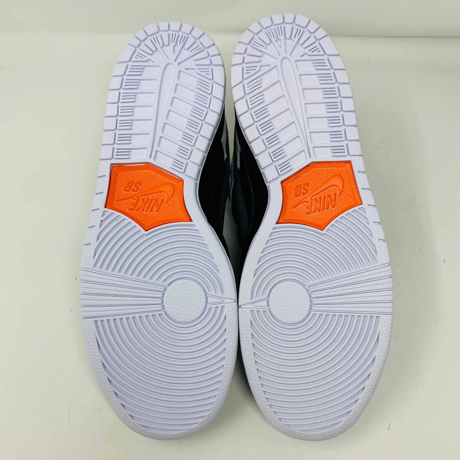 Nike SB Dunk Low TIGHTBOOTH sneakers with white soles and orange accents, 2023 model, brand new condition.