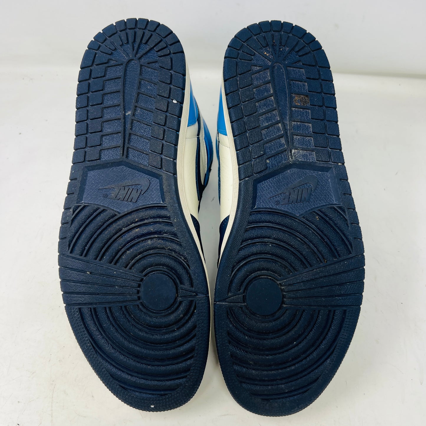 Jordan 1 Retro High Obsidian