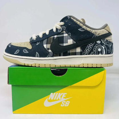 Nike SB Dunk Low Travis Scott sneakers with bandana and plaid pattern, 2020 release, new condition, displayed on box with extra laces.