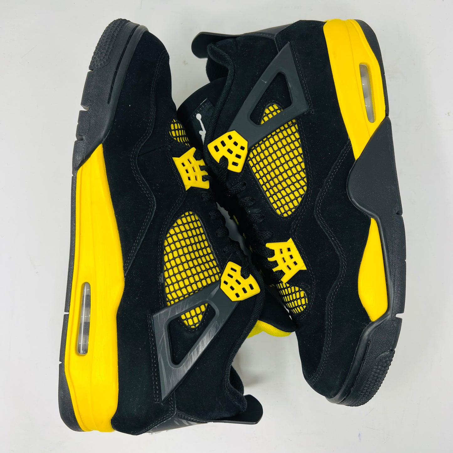Jordan 4 Retro Thunder (2023)