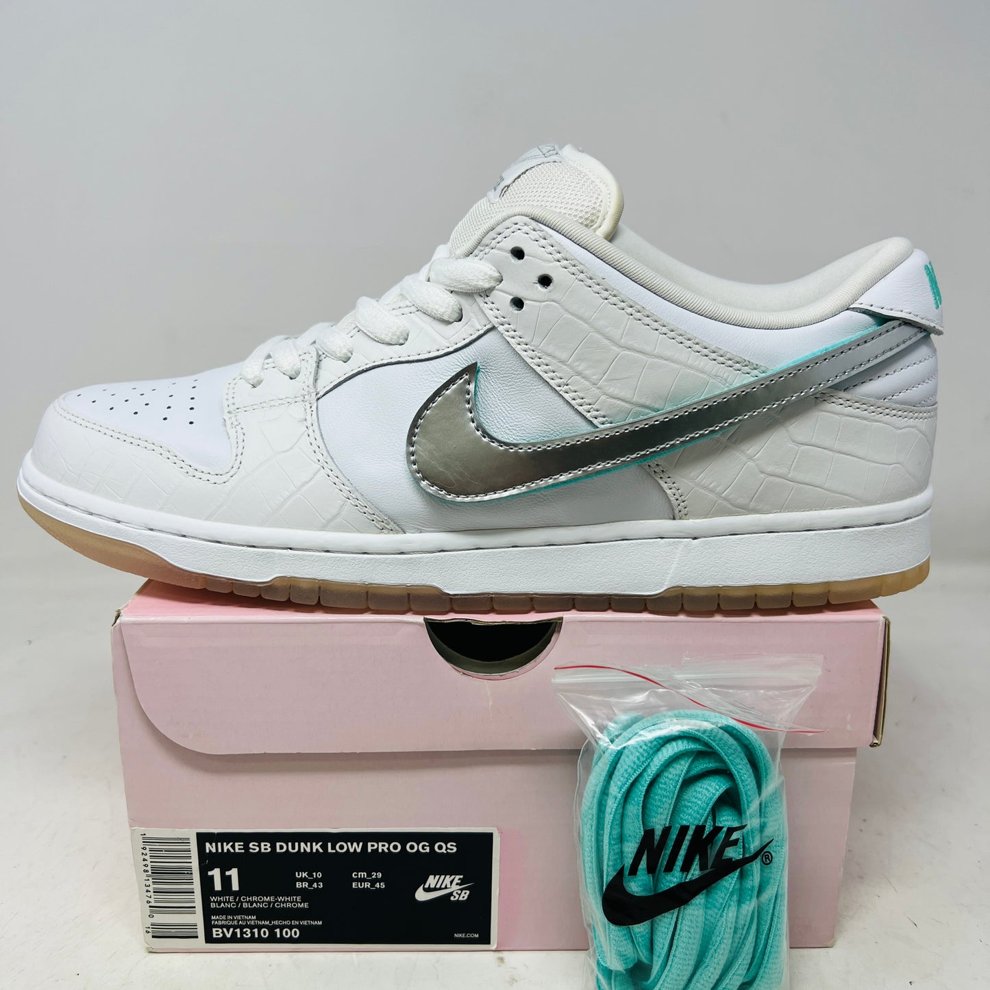 Nike SB Dunk Low Diamond Supply Co. White Diamond