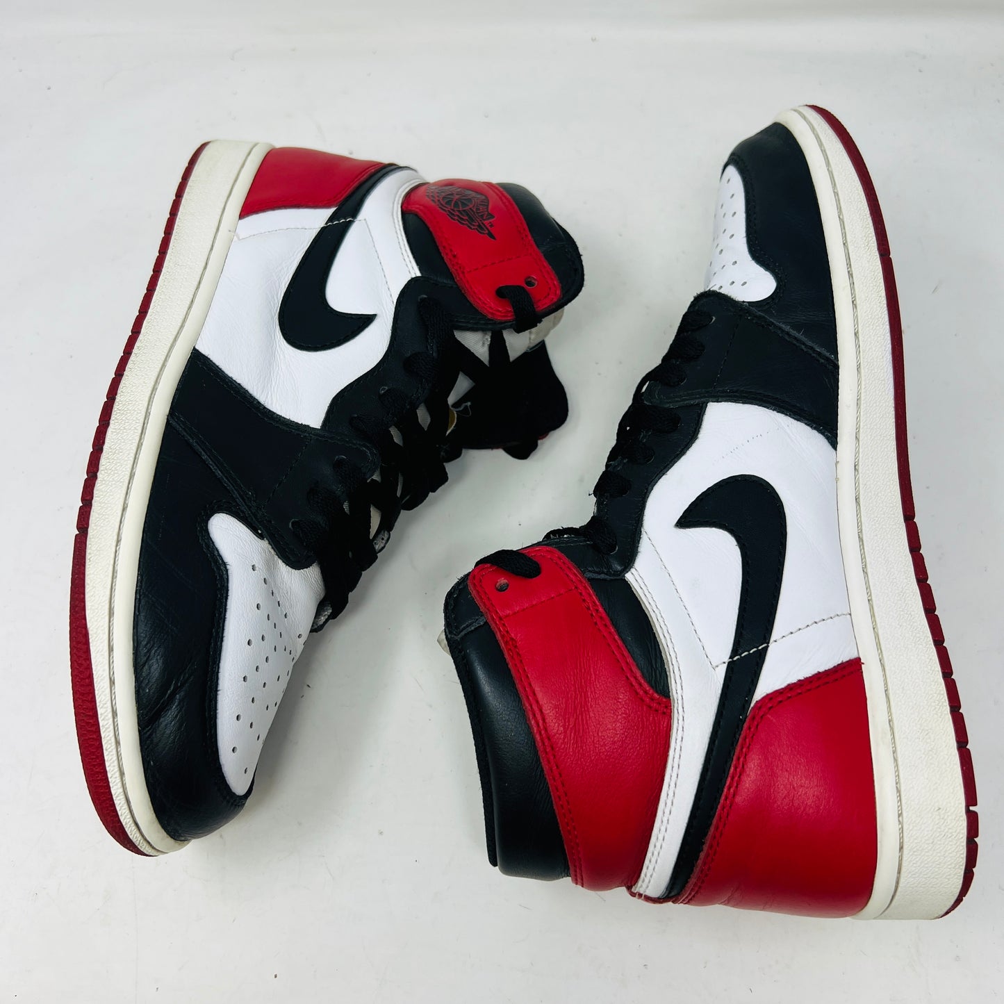 Jordan 1 Retro Black Toe (2016)