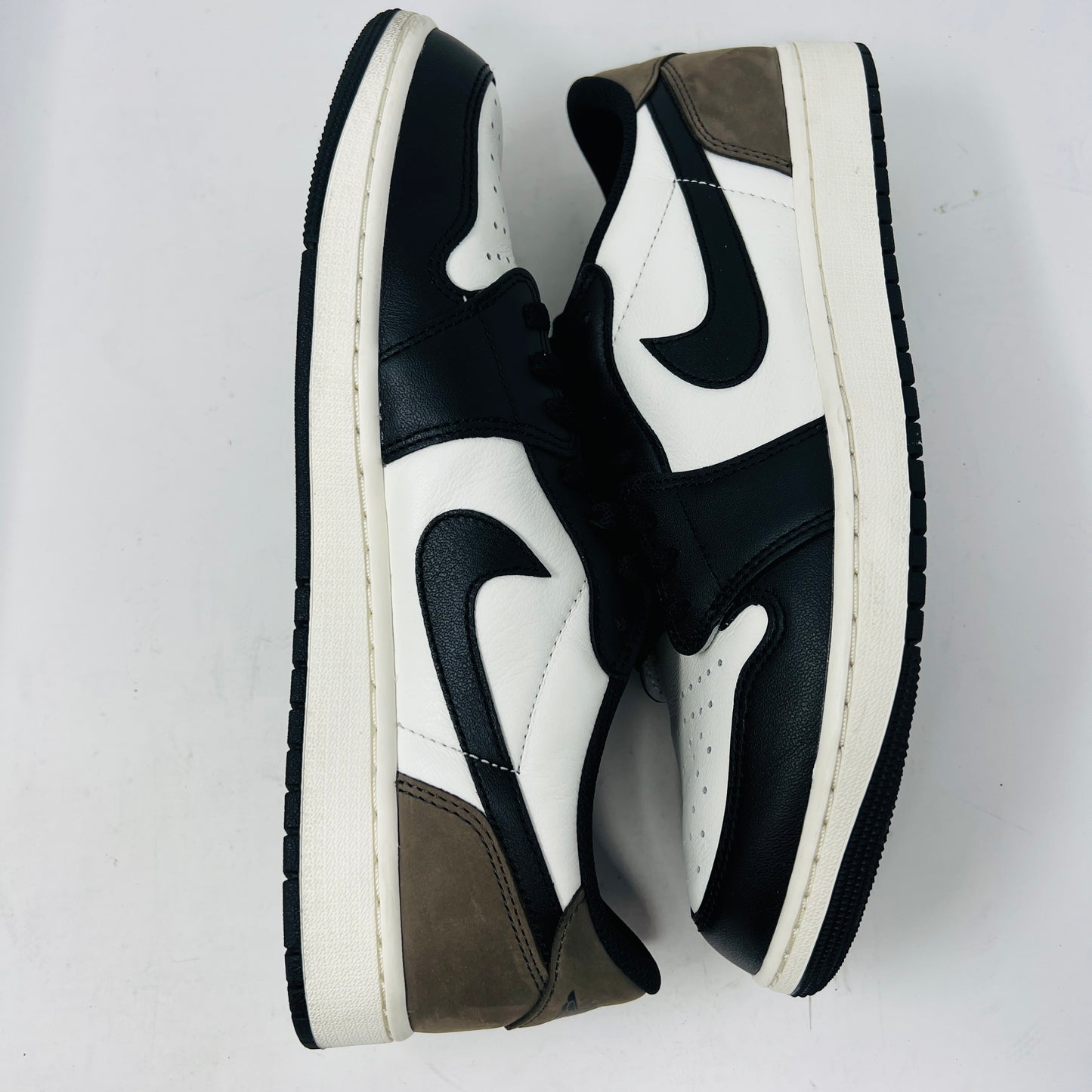 Jordan 1 Retro Low OG Mocha