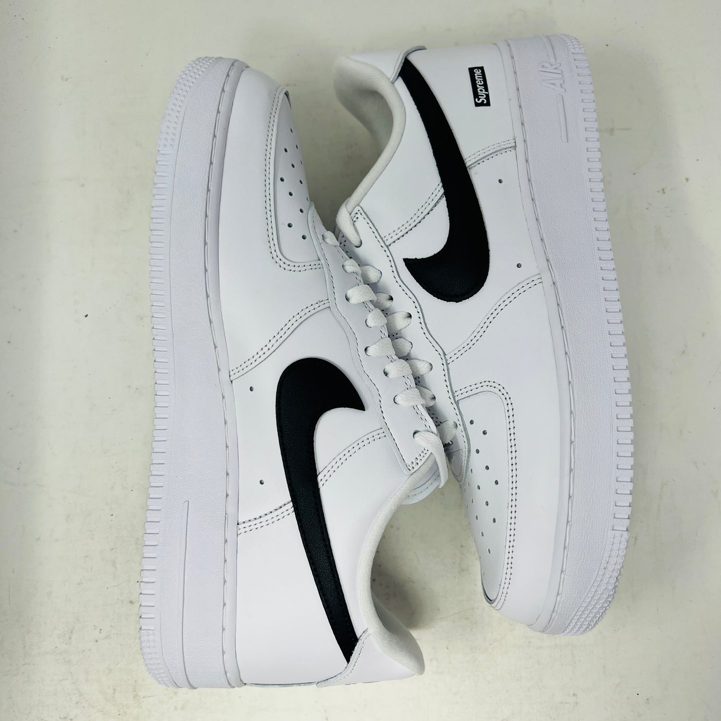 Nike Air Force 1 Low Supreme White Black