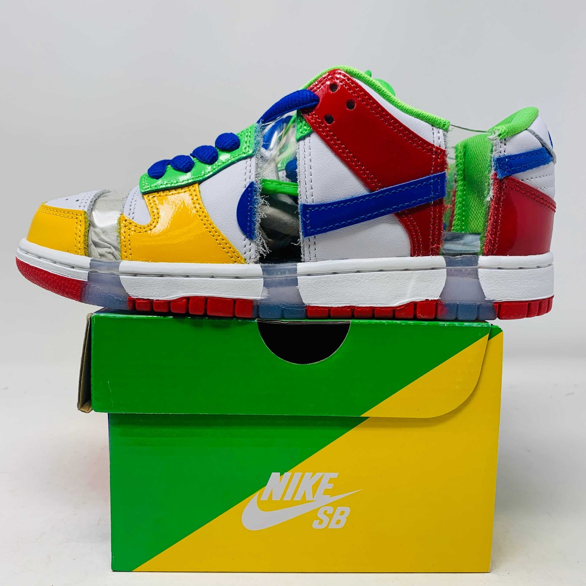 Nike SB Dunk Low Sandy Bodecker EBAY sneakers, brand new, 2022 model, colorful design on Nike SB box.